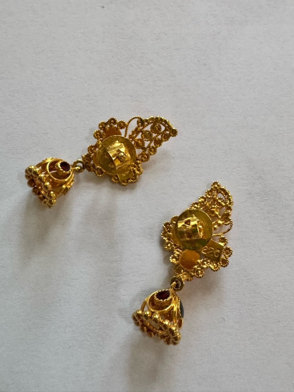 Handcrafted 22kt gold earrings - Picture 5 of 8